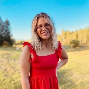 Meet your Posher, Emily